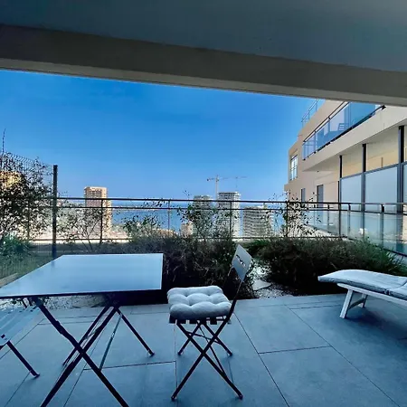 New With Infinite Pool Monaco 펜션