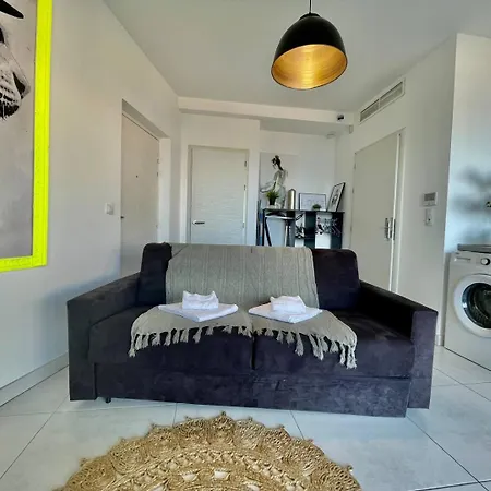 Hébergement de vacances Studio Neuf Avec Piscine Monaco